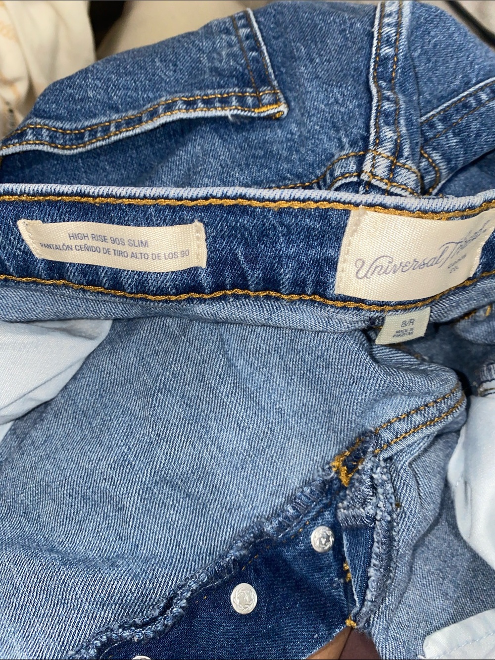 💋Adorable high rise 90’s slim Jeans frayed at the let holes! - Picture 10 of 11